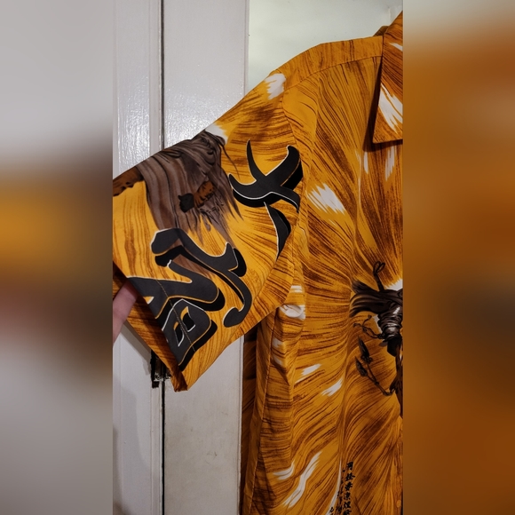 Mens XL Shirt With Samurai Figure - Picture 2 of 4